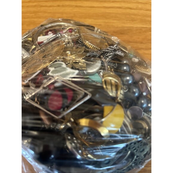 4LB SCRAP JUNK Jewelry Lot Craft Harvest Repurpose salvage Broken Vintage-Now - Picture 10 of 10